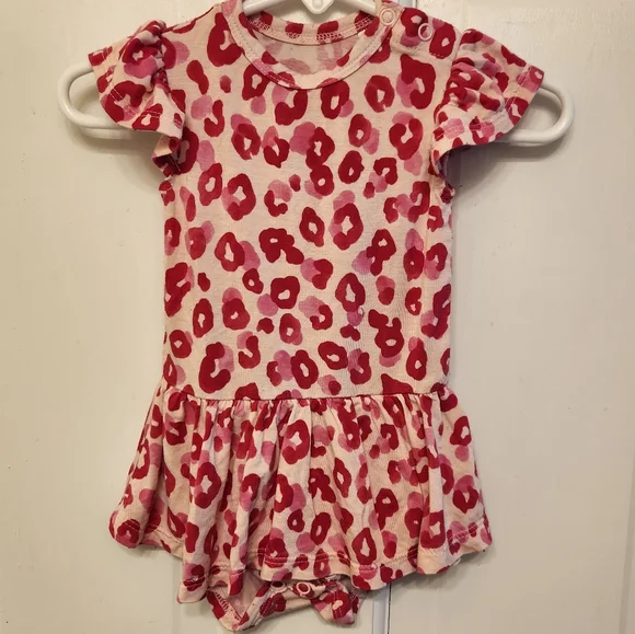 Set of 5 0-3 month Posh Peanut short sleeved bodysuit twirls